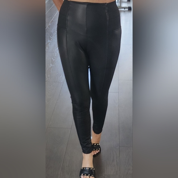 Faux leather leggings, with tummy control and elastic sides - Picture 2 of 8